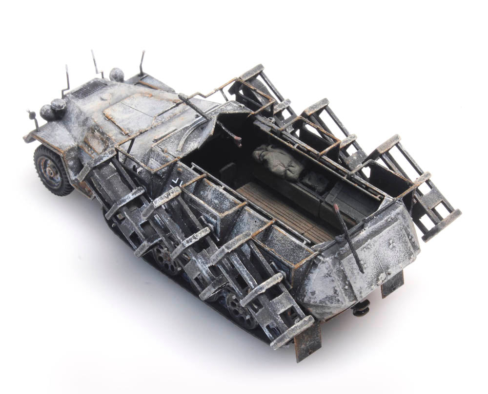 Artitec German Sd.Kfz. 251/1 Ausf. B Wurfrahmen Winter 387.403 1:87 HO Scale Model
