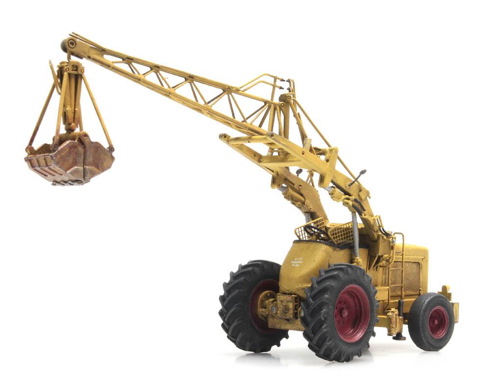 Artitec 387.378 Bischoff Polytrac with clamshell grapple in yellow and red – 1:87 HO scale