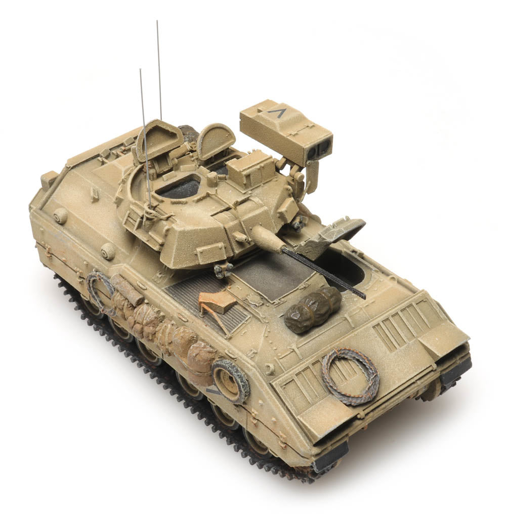 Artitec 6870265 US M2 IFV Bradley Desert 1:87 HO Scale Ready-Made Model