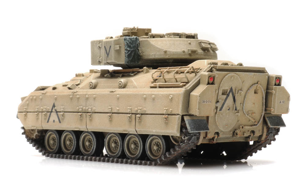 Artitec 6870266 US M2 IFV Bradley Desert Train Load 1:87 HO Scale Model
