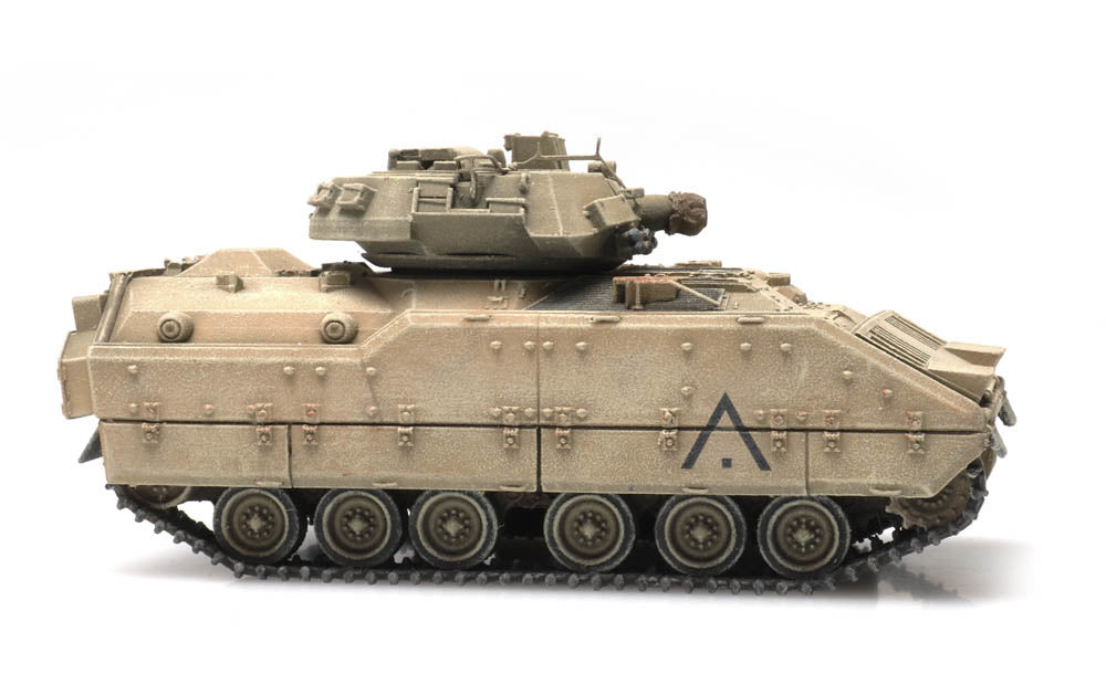 Artitec 6870266 US M2 IFV Bradley Desert Train Load 1:87 HO Scale Model