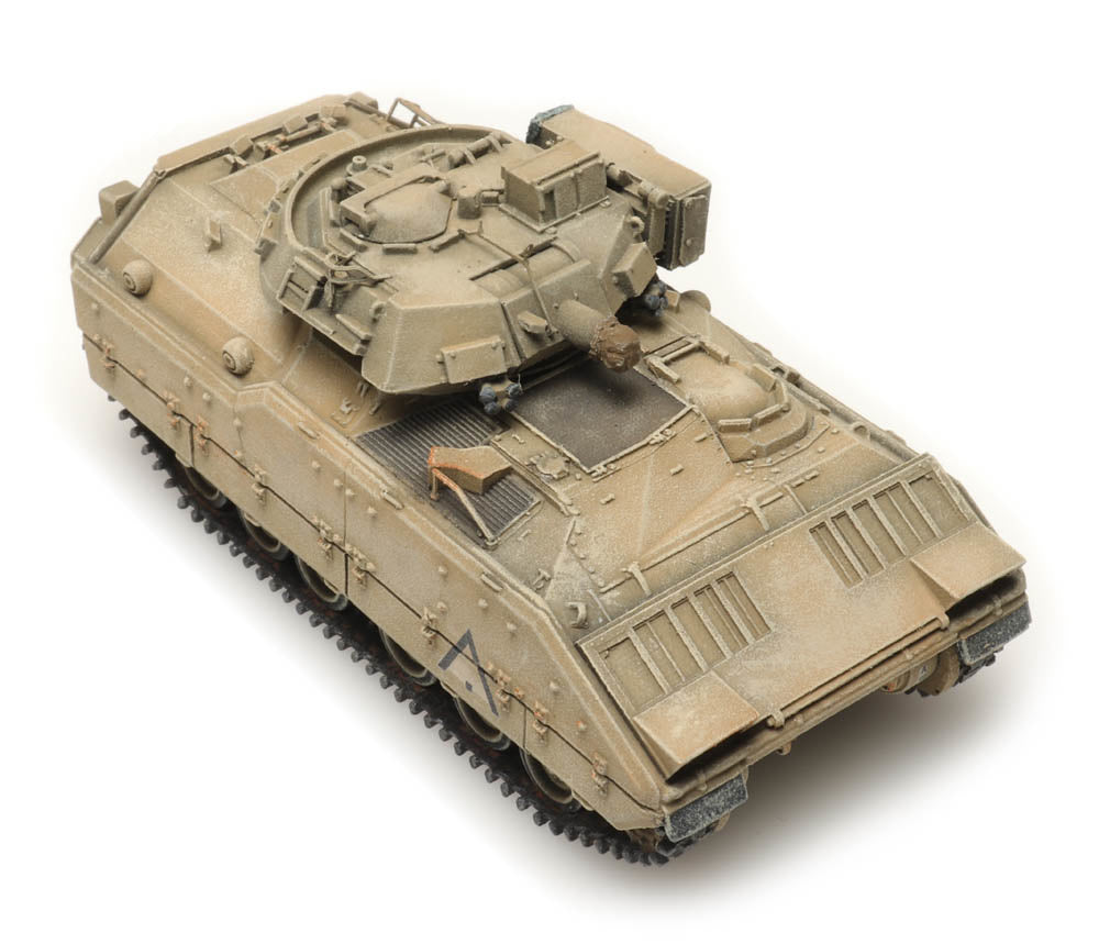 Artitec 6870266 US M2 IFV Bradley Desert Train Load 1:87 HO Scale Model