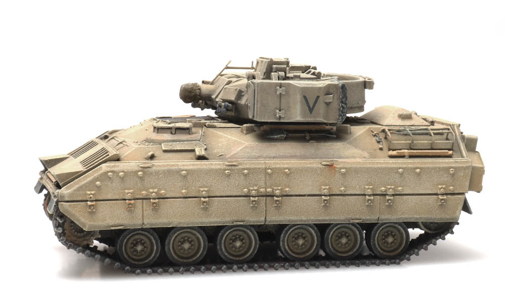 Artitec 6870271 US M3 CFV Bradley Desert Train Load 1:87 HO Scale Model