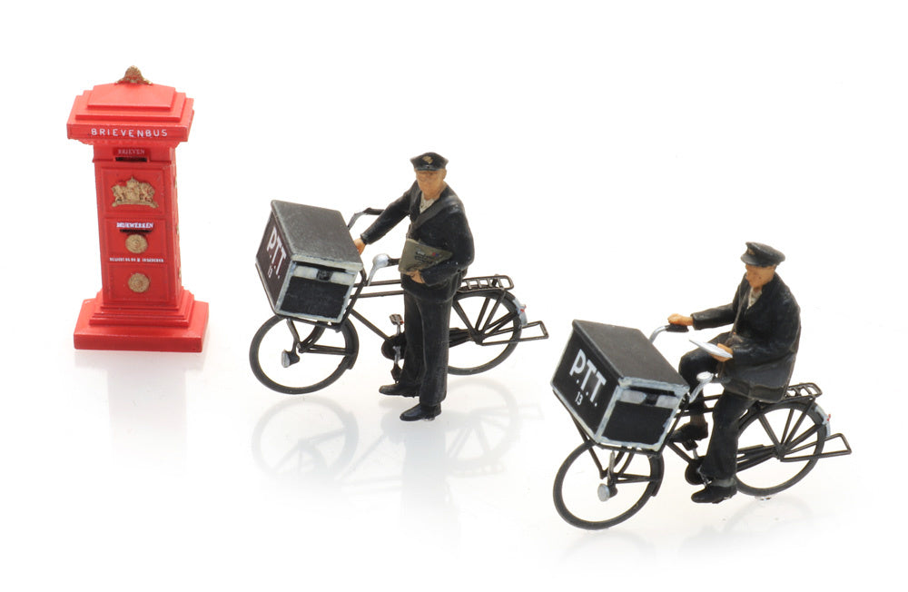 Artitec Dutch Postmen on Bicycles with Post Box 1:87 HO Scale 5870052