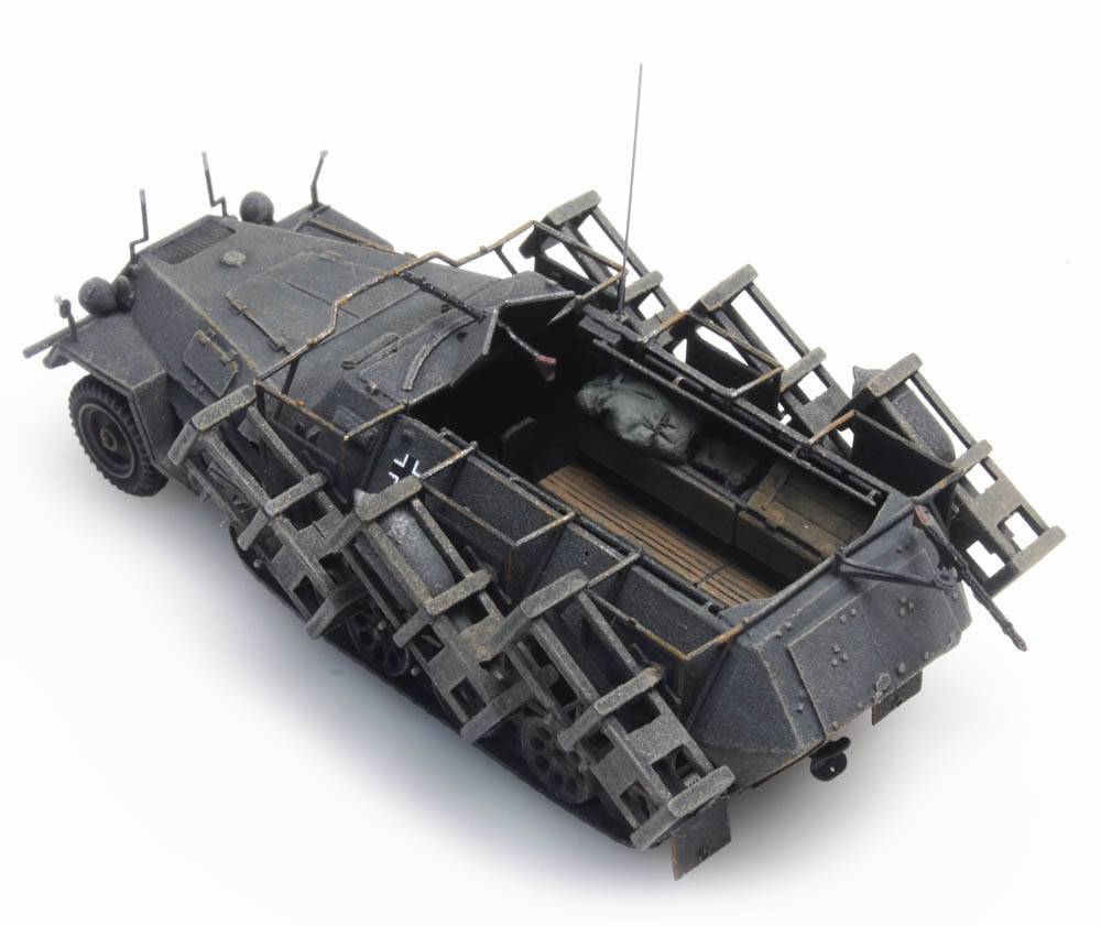 Artitec 387.402 German Sd.Kfz. 251/1 Ausf. B with Wurfrahmen in German gray – 1:87 HO scale